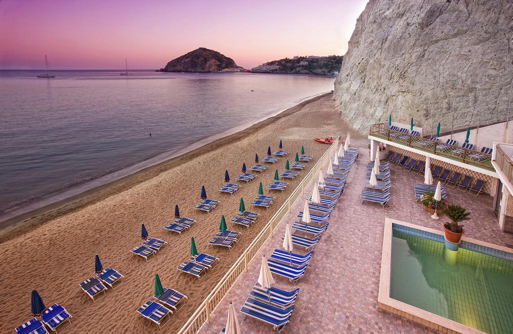 Hotel Vittorio Beach Resort Barano dʼIschia Pokoj fotografie